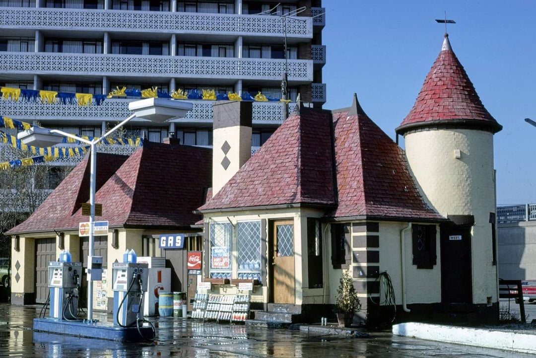 Historic Photo : 1977 Premium gas station (formerly Joy gas station), Lakeshore Boulevard & Windemere, Toronto, Ontario, Canada | Photo by: John Margolies |