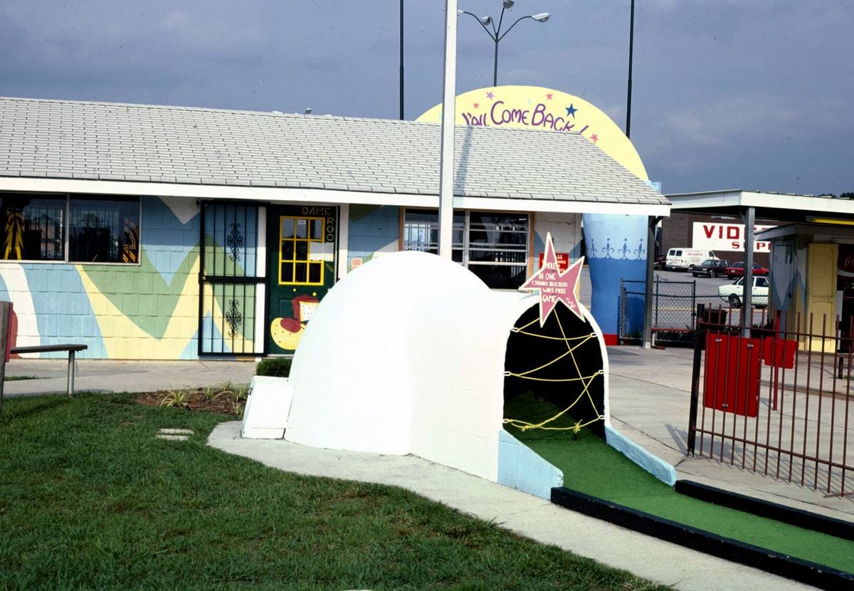 Historic Photo : 1986 Igloo hole, Sir Goony Golf, Chattanooga, Tennessee | Margolies | Roadside America Collection | Vintage Wall Art :