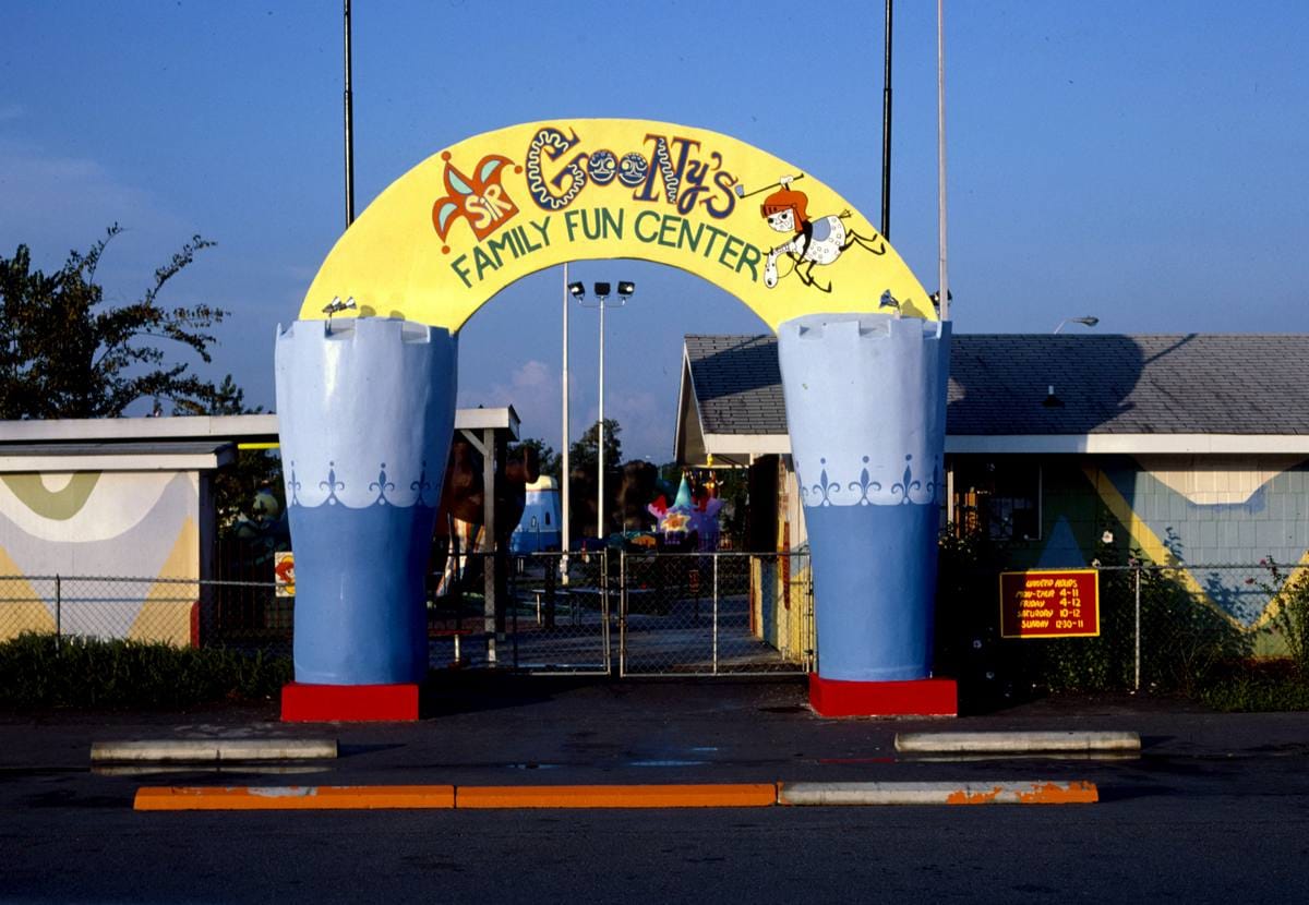 Historic Photo : 1986 Entrance A.M., Sir Goony Golf, Chattanooga, Tennessee | Margolies | Roadside America Collection | Vintage Wall Art :