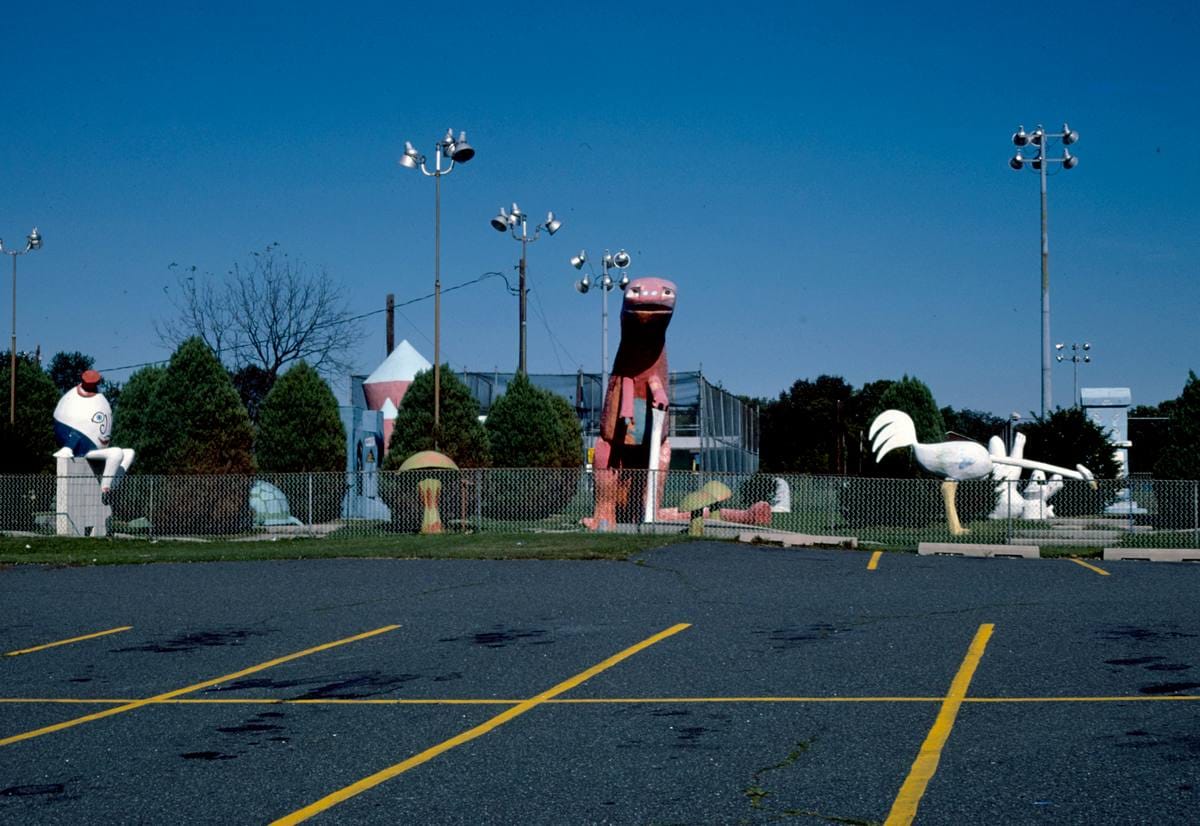 Historic Photo : 1984 Parking lot view 1, Sir Goony Golf, Route 202 at Spring Lake Rec. Center, Chadds Ford, Pennsylvania | Photo by: John Margolies |