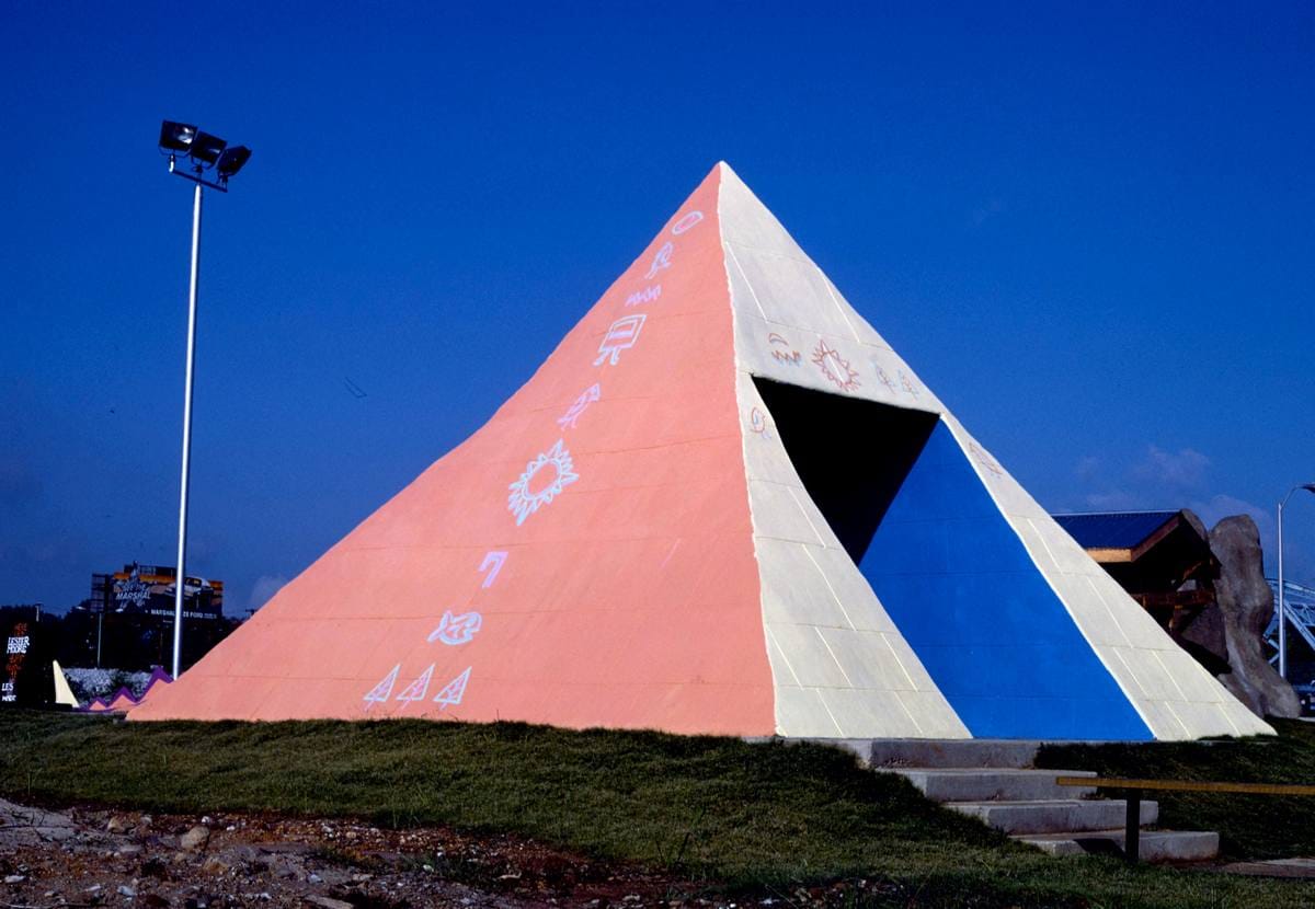 Historic Photo : 1986 Pyramid (horizontal), Sir Goony Golf, Chattanooga, Tennessee | Margolies | Roadside America Collection | Vintage Wall Art :