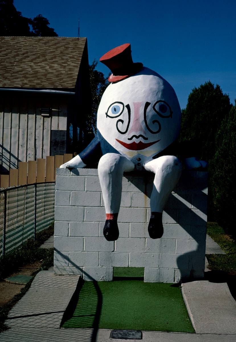 Historic Photo : 1984 Humpty Dumpty, Sir Goony Golf, Route 202 at Spring Lake Rec. Center, Chadds Ford, Pennsylvania | Photo by: John Margolies |