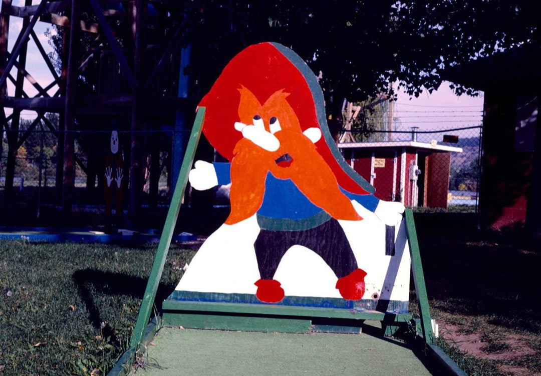 Historic Photo : 1987 Yosemite Sam (close-up), mini golf at Splashdown Amusement Park, Rapid City, South Dakota | Photo by: John Margolies |