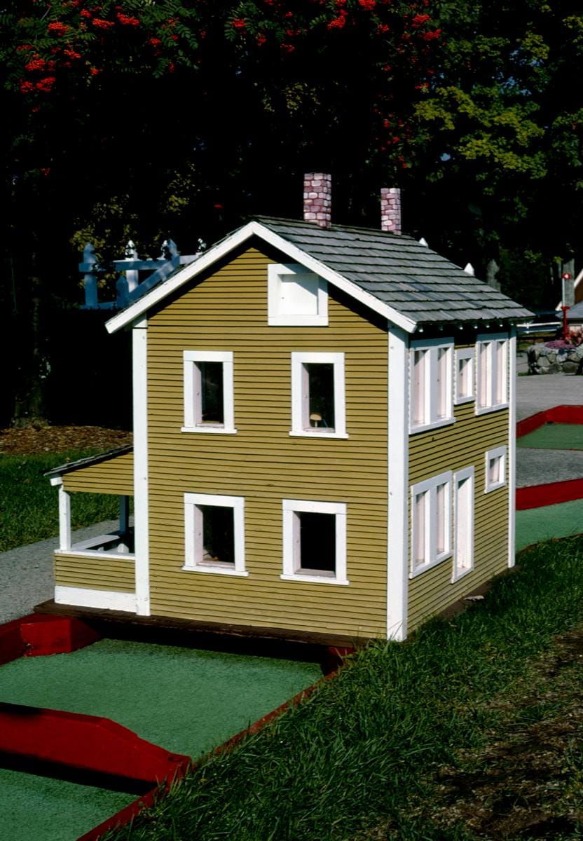 Historic Photo : 1984 Summer cottage, Funspot mini golf, Route 3, Weirs Beach, New Hampshire | Margolies | Roadside America Collection | Vintage Wall Art :