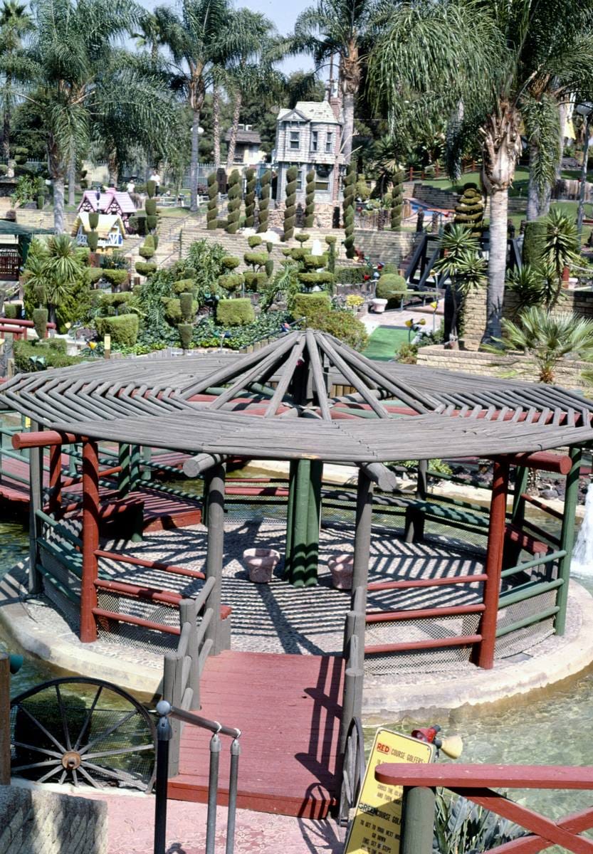 Historic Photo : 1991 Seating and landscape, vertical, Castle Amusement Park mini golf, Polk Street, Riverside, California | Photo by: John Margolies |