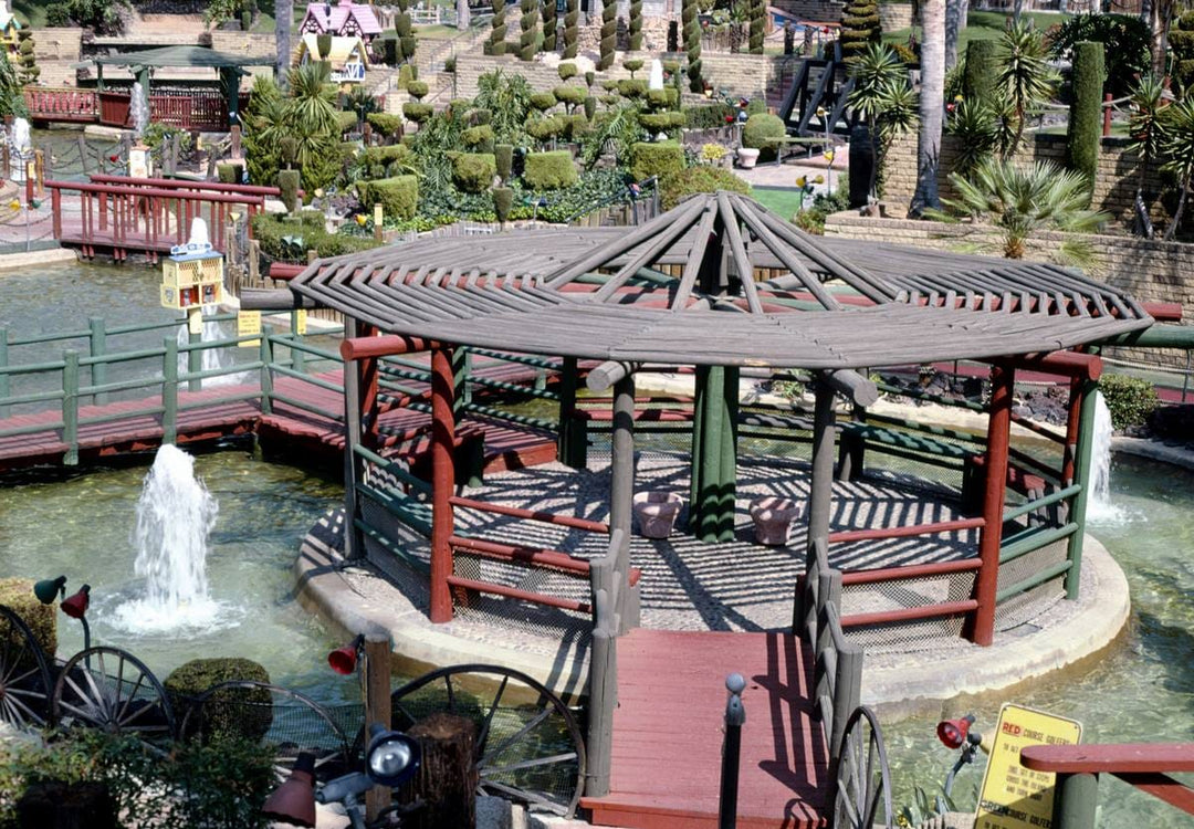 Historic Photo : 1991 Seating and landscape, Castle Amusement Park mini golf, Polk Street, Riverside, California | Photo by: John Margolies |