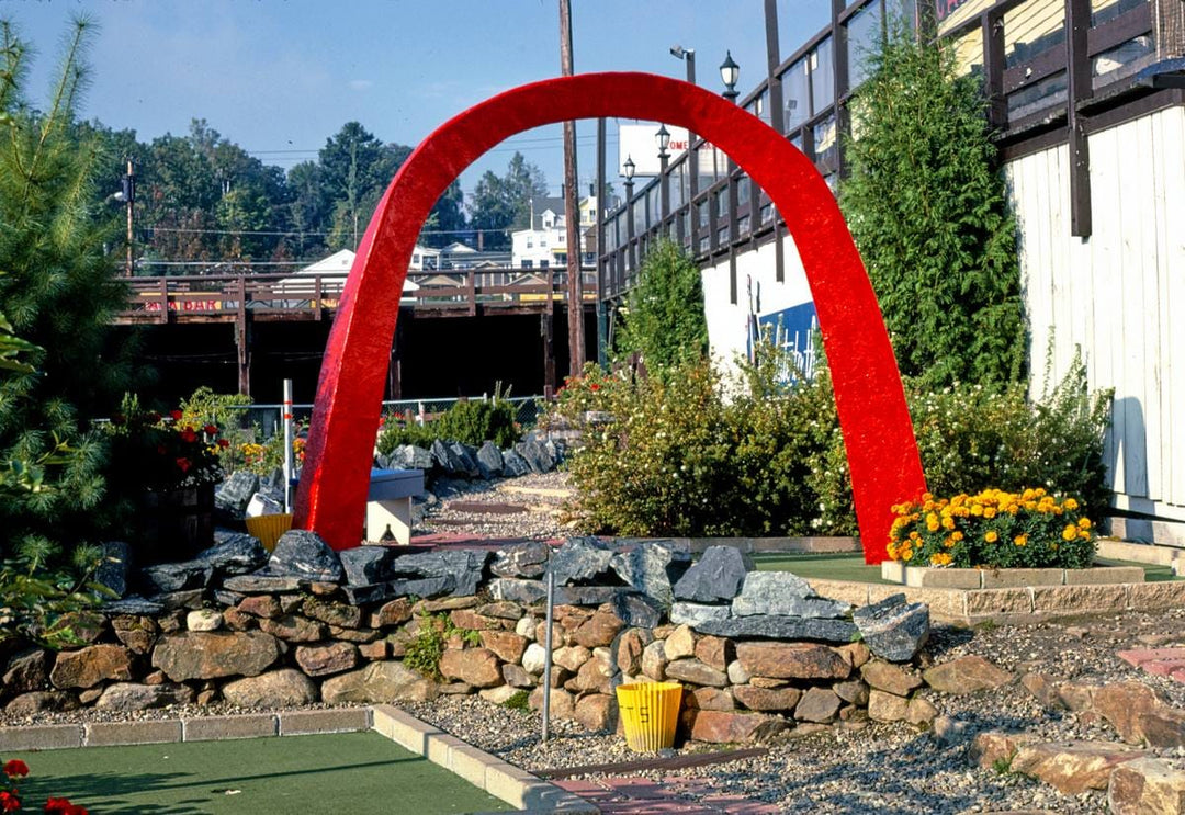 Historic Photo : 1984 Red arch view 2, Salute to the USA mini golf, Lake Winnipesaukee Pier, Weirs Beach, New Hampshire | Photo by: John Margolies |