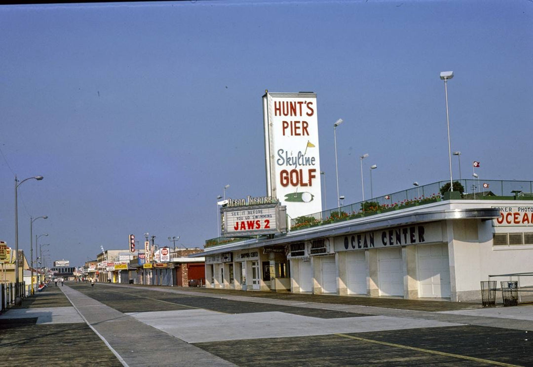 Historic Photo : 1978 Hunt's Golf and Theater, Wildwood, New Jersey | Margolies | Roadside America Collection | Vintage Wall Art :