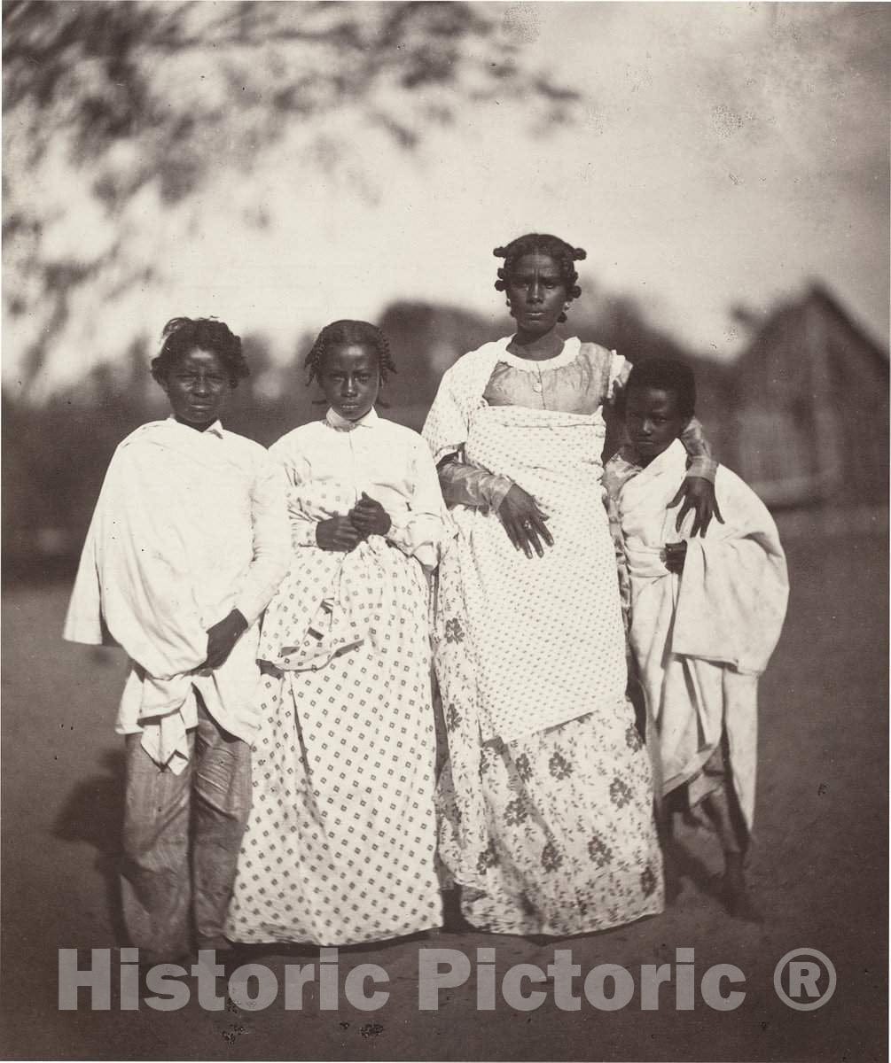 Art Print : DÃ©sirÃ© Charnay, Femme Malgache et SES Enfants (Madagascan Woman and Her Children) (Plate 3), 1863 - Vintage Wall Art