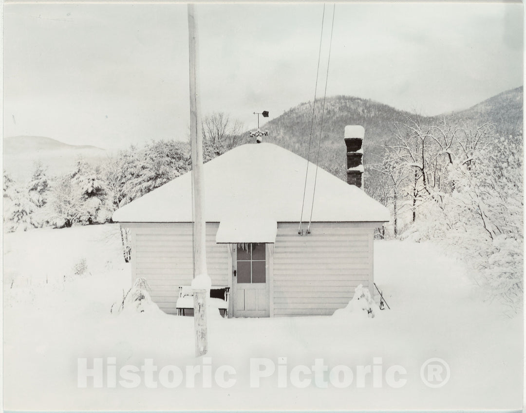 Art Photo : First Snow and the Little House, Alfred Stieglitz, 1923, Vintage Wall Decor :