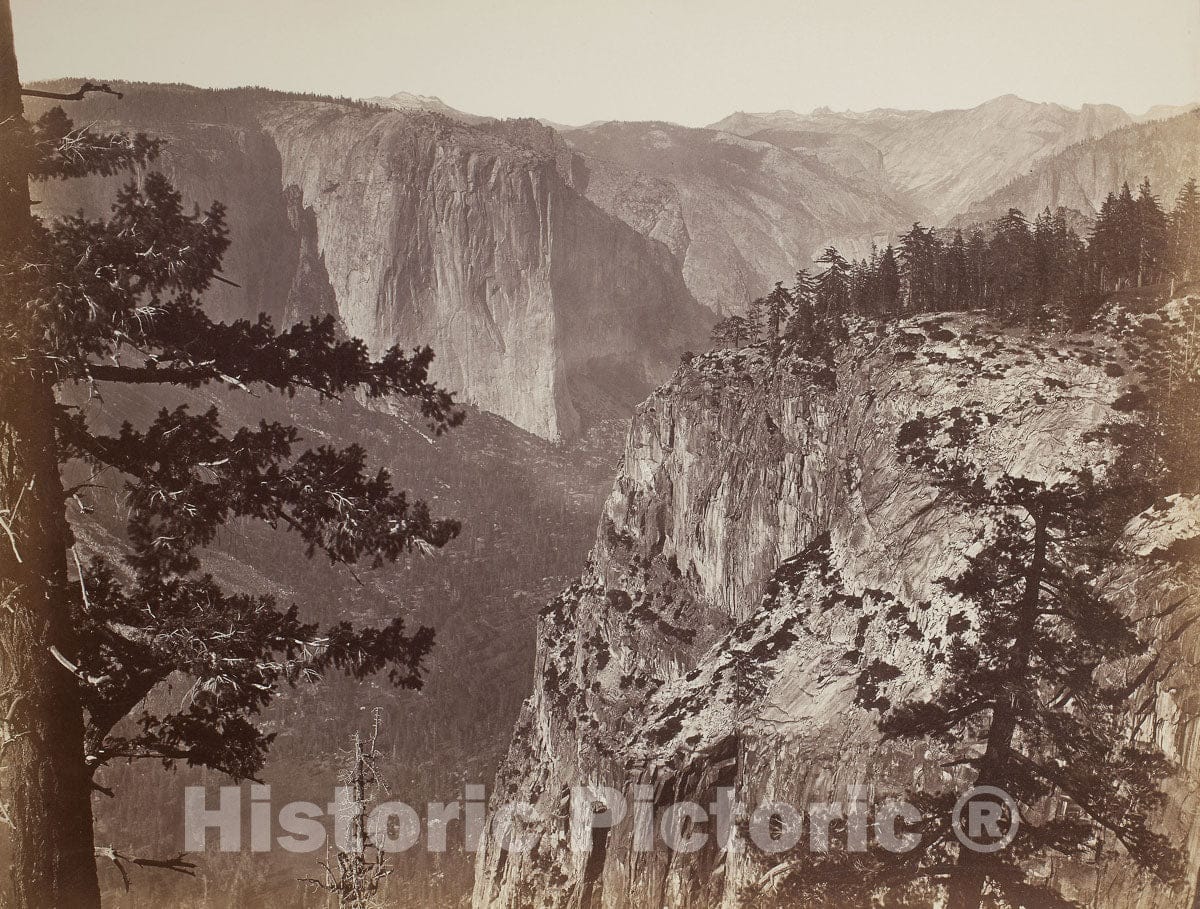 Art Photo : First View of the Yosemite Valley from the Mariposa Trail, Carleton Watkins, c.1906, Vintage Wall Decor :