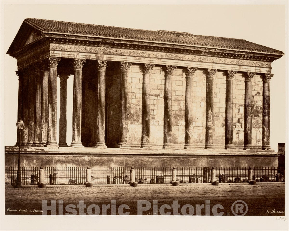 Photo Print : Édouard Baldus - Maison Carrée à Nîmes : Vintage Wall Art