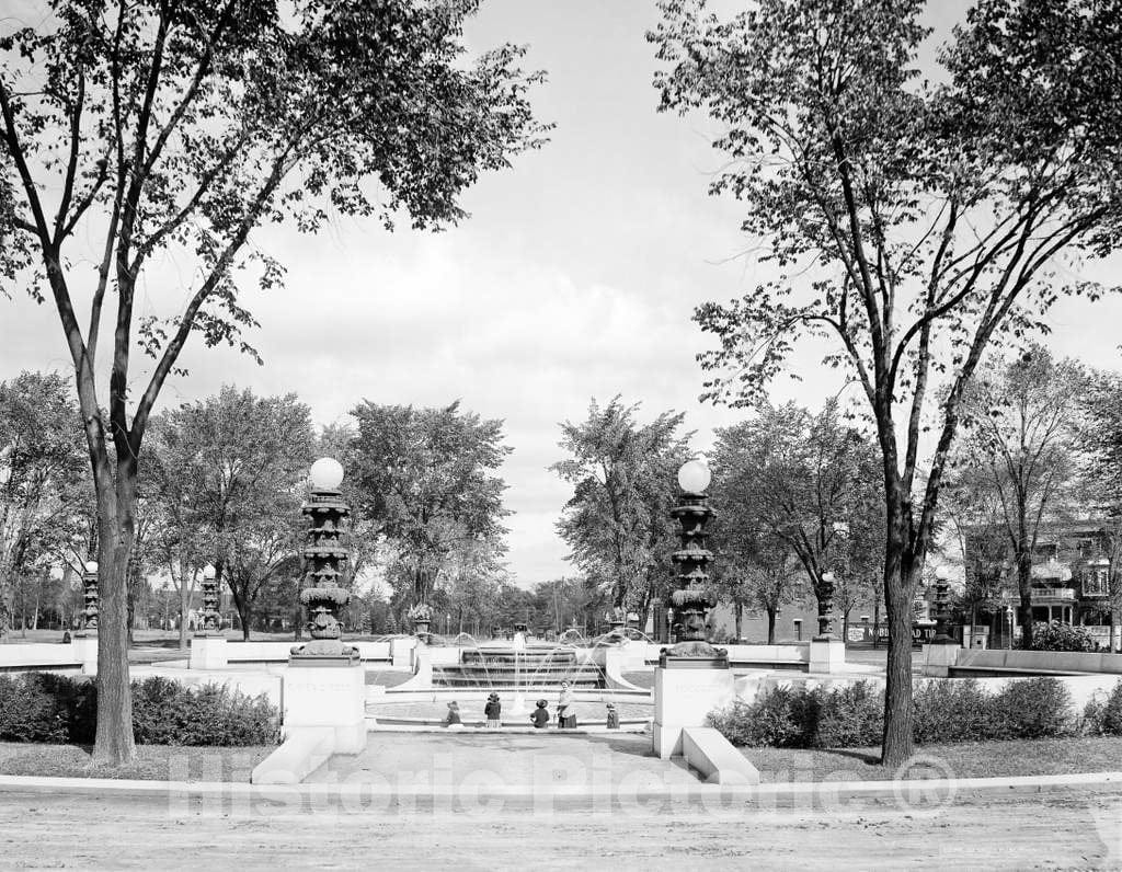 Historic Black & White Photo - Buffalo, New York - The Fountain at Gates Circle, c1915 -