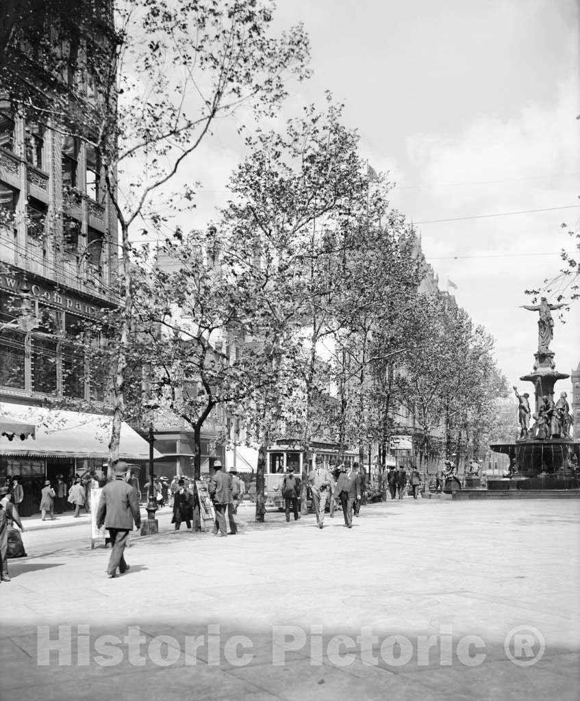 Historic Black & White Photo - Cincinnati, Ohio - Along the Esplanade, c1910 -