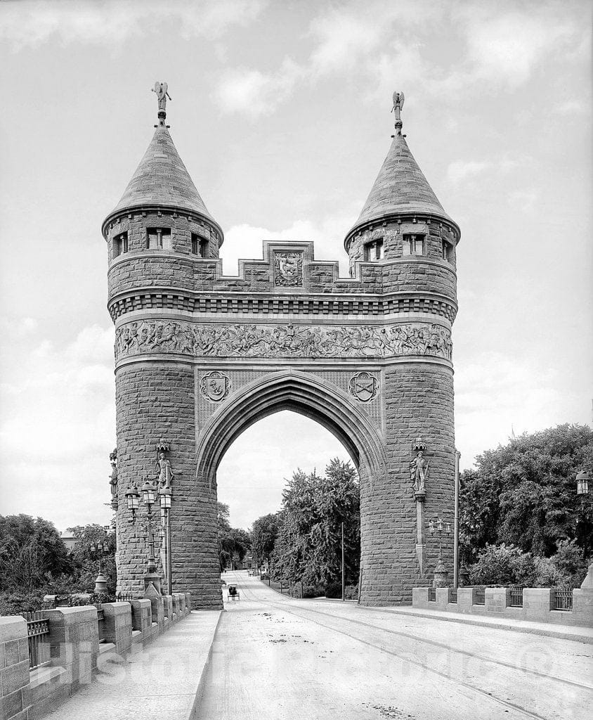 Connecticut Historic Black & White Photo, The Soldiers and Sailors Memorial Arch, Hartford, c1904 -