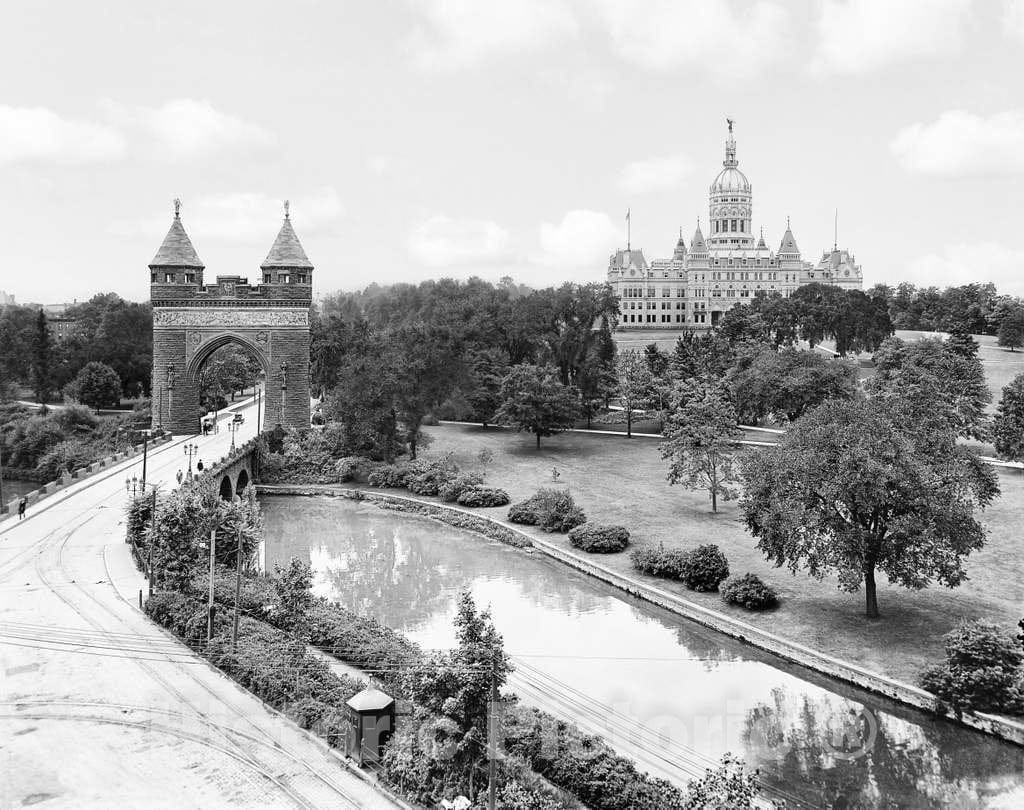 Historic Black & White Photo - Harford, Connecticut - Soldiers and Sailors Memorial Arch, Hartford, c1906 -