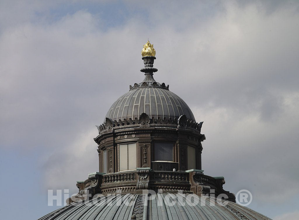 Washington, (D.C.) Photo - Exterior View. Cupola and Torch of Learning. Library of Congress Thomas Jefferson Building, Washington, D.C.