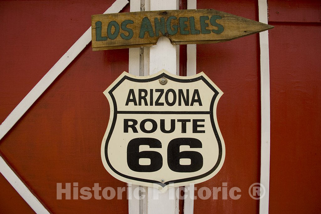 Seligman, AZ Photo - Rusty Bolt Souvenir Store, Route 66, Seligman, Arizona