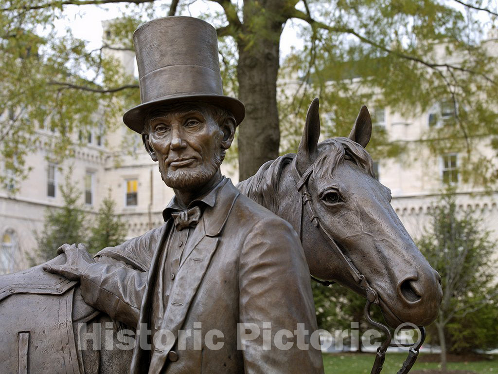 Washington, D.C. Photo - Lincoln Statue at Lincoln Summer Home, Washington, D.C.