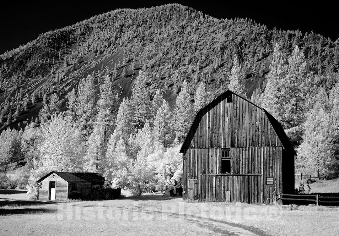 Montana Photo - Barn, Rural Montana