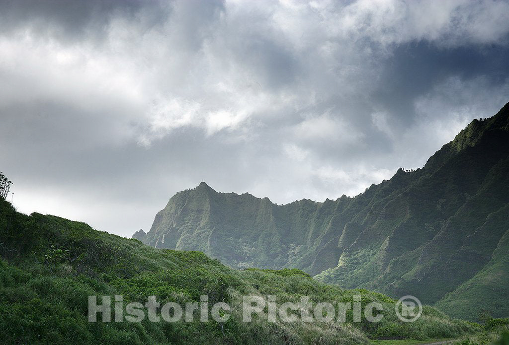 Hawaii Photo - Storm in The Mountains, Hawaii