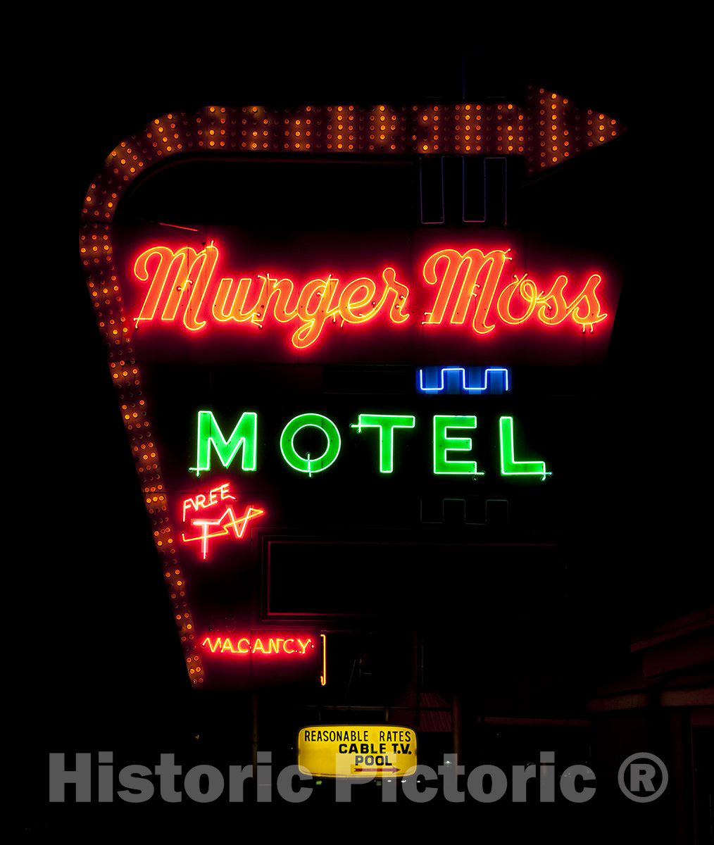 Lebanon, MO Photo - The Munger Moss Motel neon Sign, Route 66, Lebanon, Missouri-