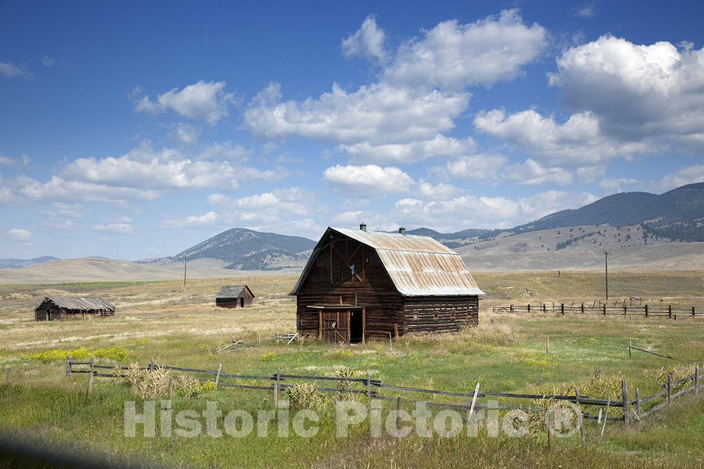 Montana Photo - Barn, Rural Montana