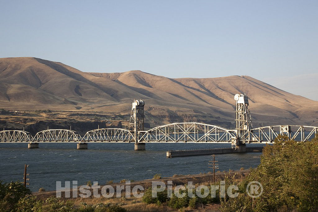 Columbia River, WA Photo - Railroad Bridge Over The Columbia River, Washington