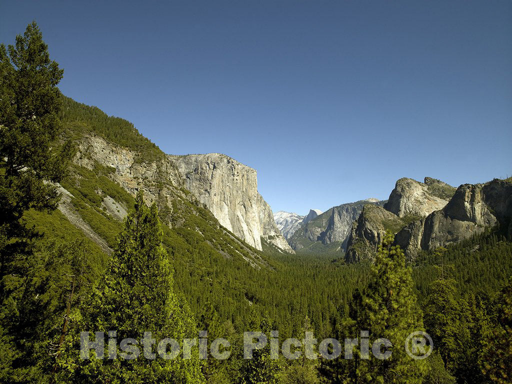 Yosemite National Park, CA Photo - Yosemite Valley, California