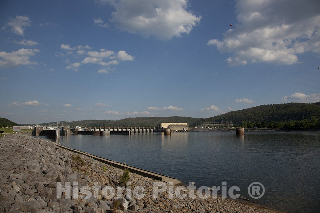 Guntersville, AL Photo - Guntersville Dam on the TN River, Guntersville, Alabama