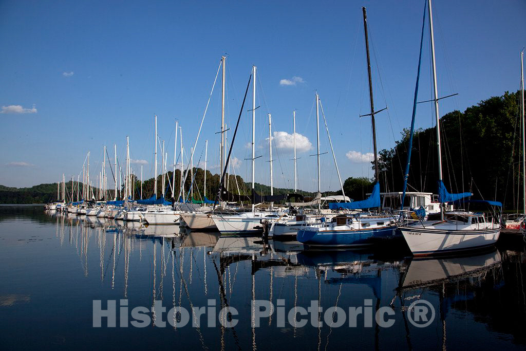 Photo - Sailboats on Lake Guntersville, Guntersville Alabama- Fine Art Photo Reporduction