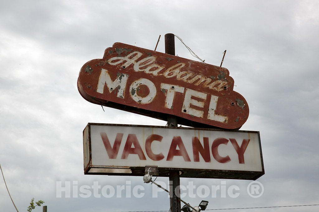 Alabama Photo - Alabama Motel in Rural Alabama