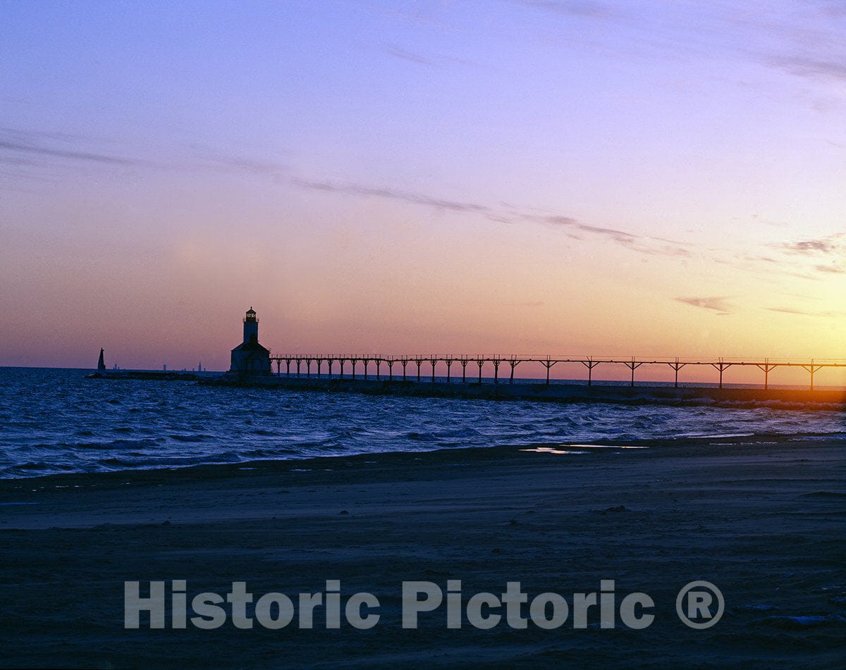 Cleveland, OH Photo - East Pierhead Lighthouse, Cleveland, Ohio