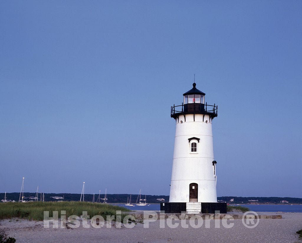 Edgartown, MA Photo - Edgartown Light on Martha's Vineyard, Massachusetts