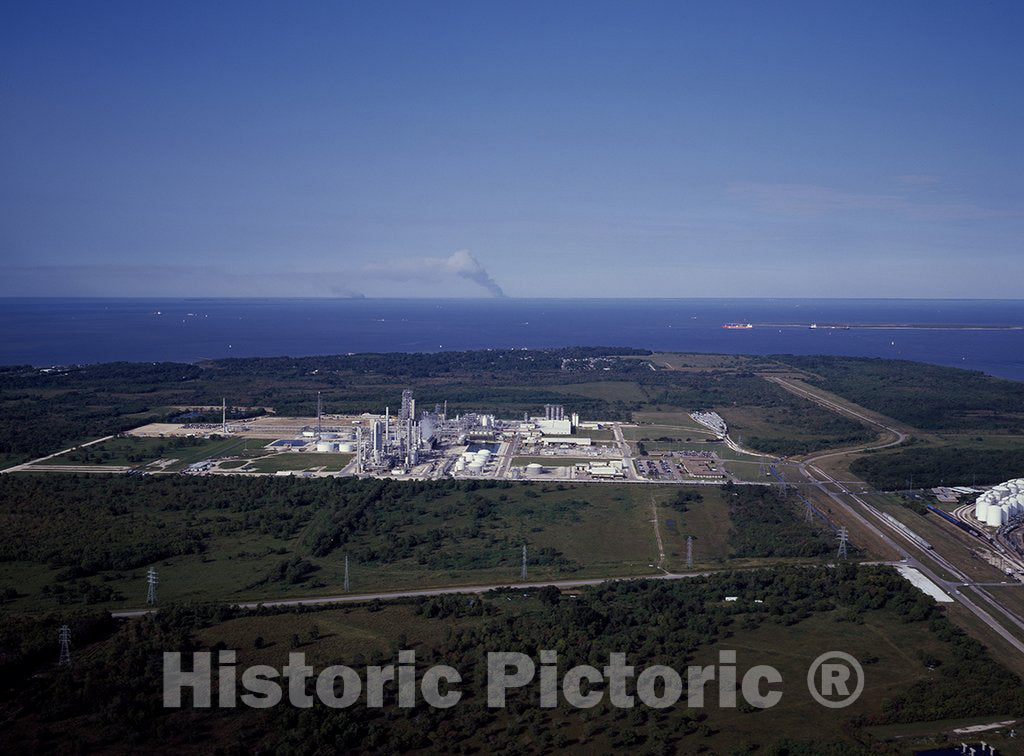 Houston, TX Photo - an Oil Refinery on The Gulf of Mexico Near Houston, Texas