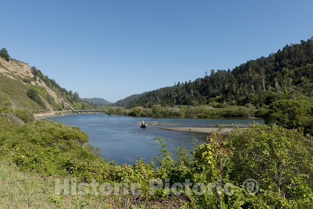 California Photo - Scenic views along Route 1 near the Pacific Ocean in Northern California