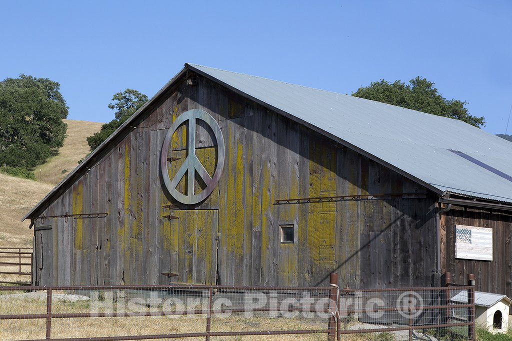 California Photo - Peace Sign on a Wooden barn Near Santa Cruz, California