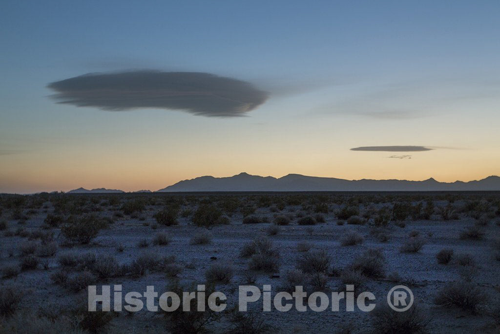 California Photo - Scenic image of the desert in California