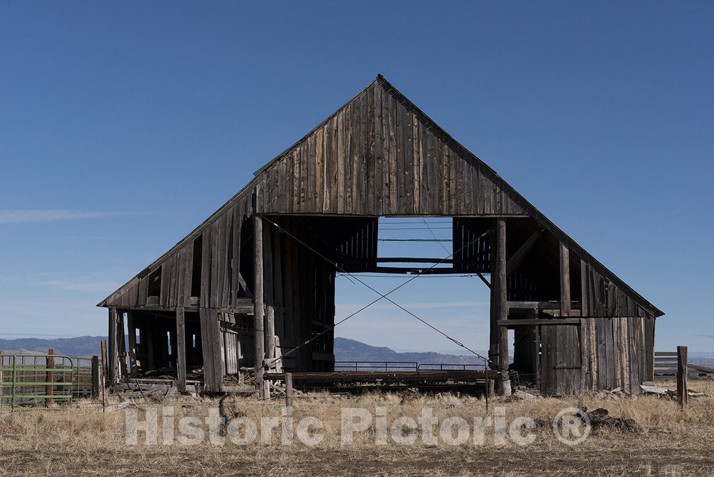 California Photo - Barn Along The Road in Northern California