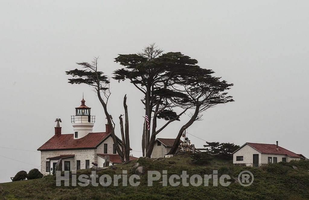 California Photo - Lighthouse at Battery Point, California