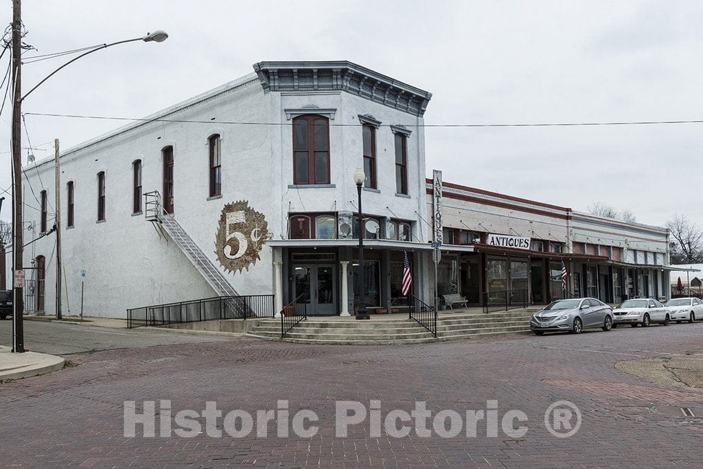 Clarksville, TX Photo - Downtown streetscape in Clarksville, Texas