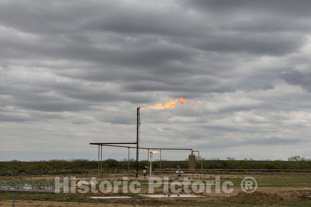 Carrizo Springs, TX Photo - A small natural-gas facility near the town of Carrizo Springs in Dimmit County, Texas