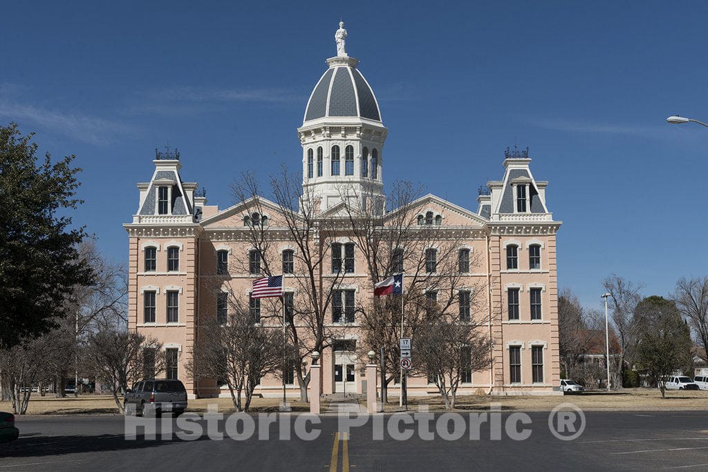 Marfa, TX Photo - The Presidio County Courthouse in Marfa, Texas