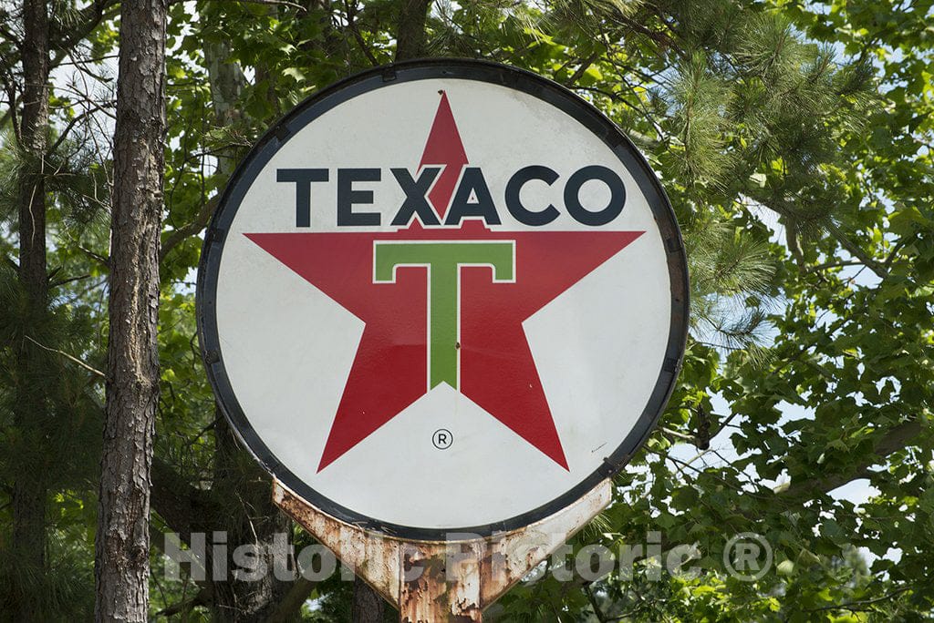 Texas Photo - Vintage Texaco Gas Station Sign Along a Road in East Texas