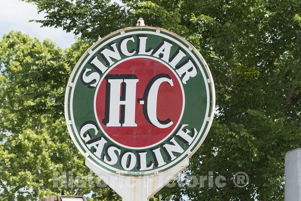 Texas Photo - Vintage Sinclair gas station sign along a road in East Texas