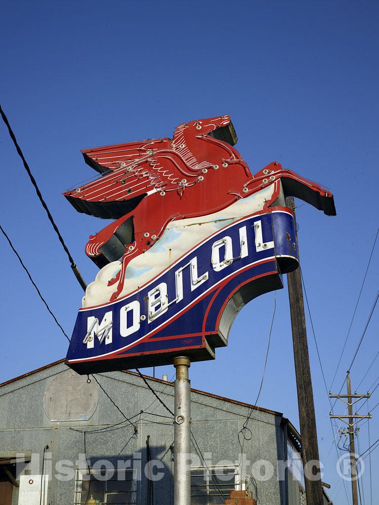 Tyler, TX Photo - Old Mobilgas Flying Horse Near Tyler, Texas