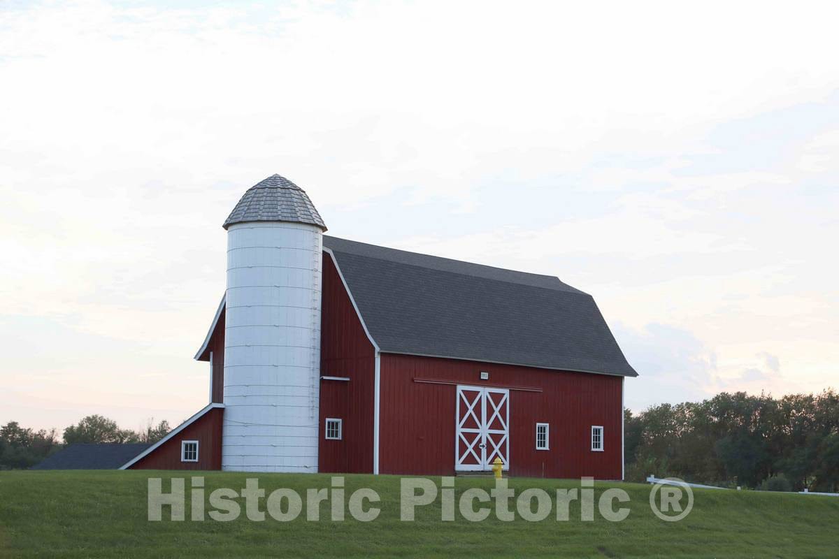 Photo - A Stately barn Near La Porte in LaPorte County, Indiana- Fine Art Photo Reporduction