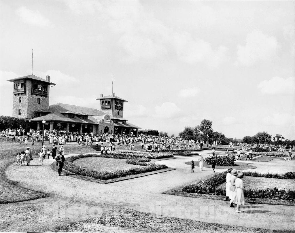 Kansas City Historic Black & White Photo, A Crowd in the Gardens, Swope Park, c1922 -