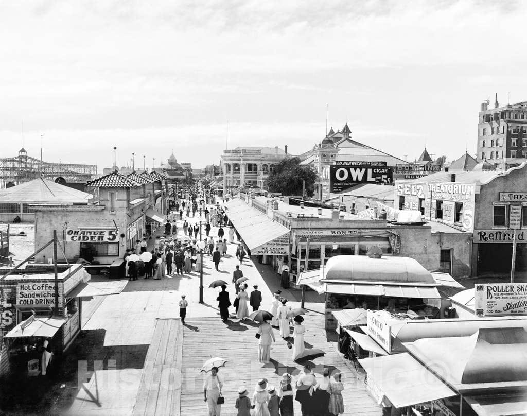 Historic Black & White Photo - Los Angeles, California - The Long Beach Pike, c1910 -