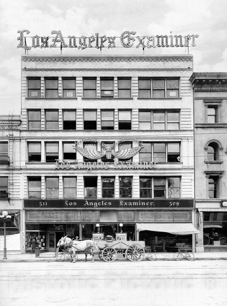 Historic Black & White Photo - Los Angeles, California - Home of the Los Angeles Examiner, c1906 -